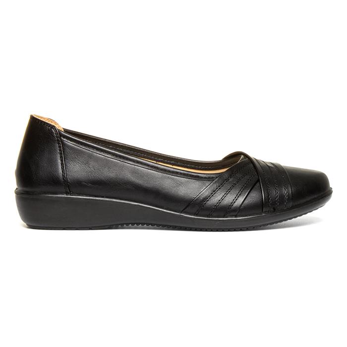 black casual pumps