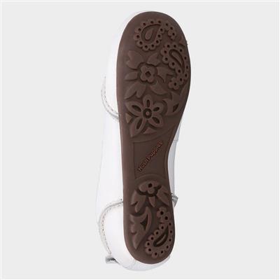 Janessa Womens White Ballerina