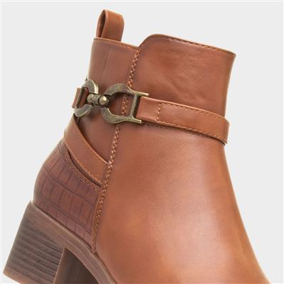 Solana Womens Tan Ankle Boot
