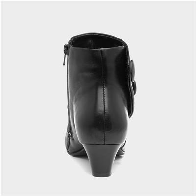 Prancer Womens Black Leather Heeled Boot