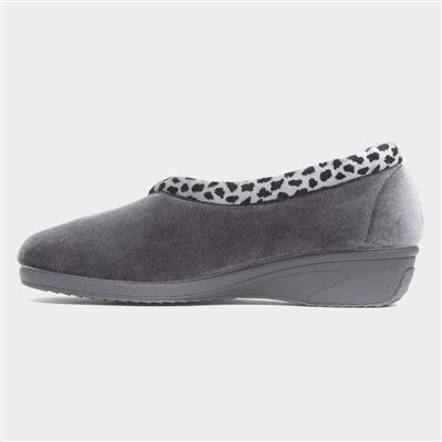 Paloma Womens Grey Leopard Print Slipper