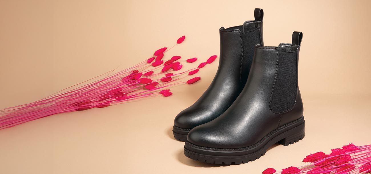 What style boots to wear with wide leg trousers