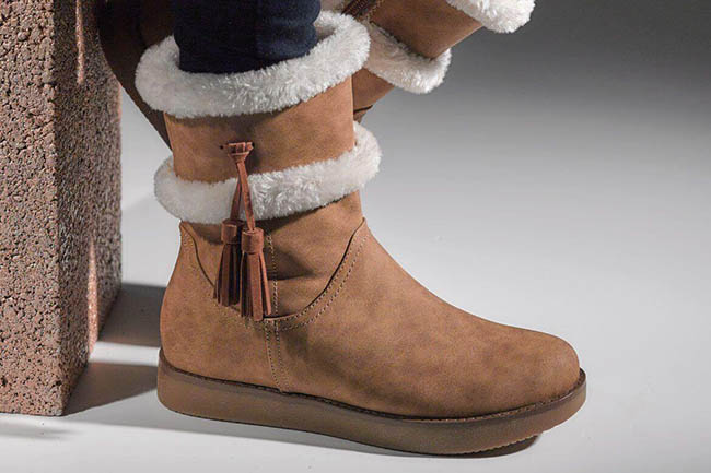 brown suede calf boots with fur trim and brown tassels